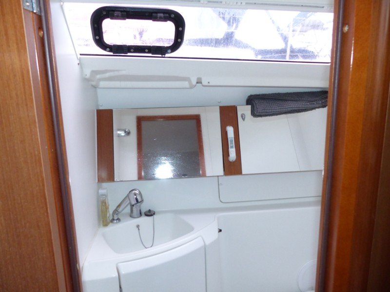 Oceanis 37 -40.jpg